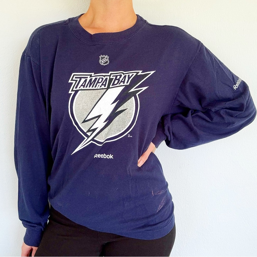 Reebok NHL Tampa Bay Lightning hockey navy blue long sleeve logo tee size small